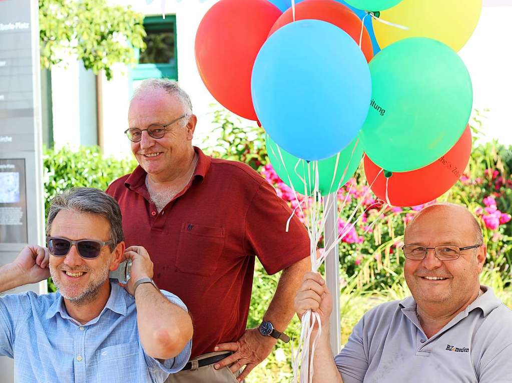 Gute Stimmung bei hochsommerlichen Temperaturen: Bei der diesjhrigen School’s-Out-Party auf dem Bad Sckinger Rudolf-Eberle-Platz amsierten sich Gro und Klein und fieberten dem baldigen Schulende entgegen.