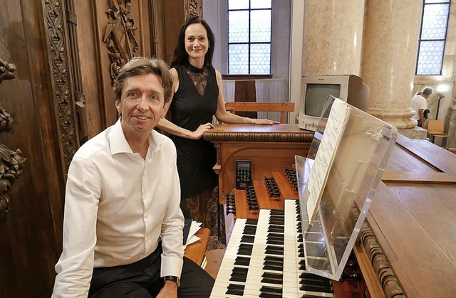 Der Organist Jean-Christophe Geiser wa...ner Ehefrau Karin Geiser untersttzt.   | Foto: Michael Gottstein