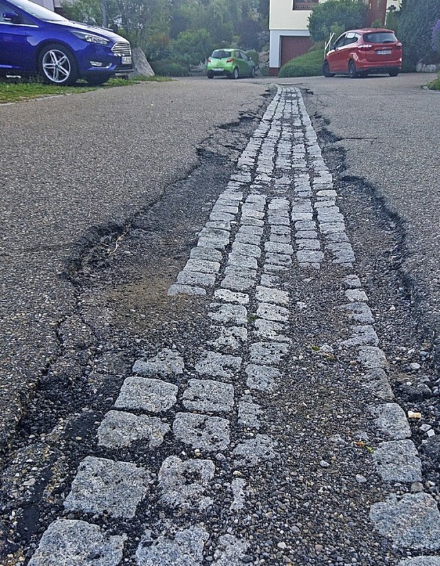 Starke Straenschden beklagen die Anw...Foto) sowie anderer Straen der Stadt.  | Foto: Sebastian Barthmes