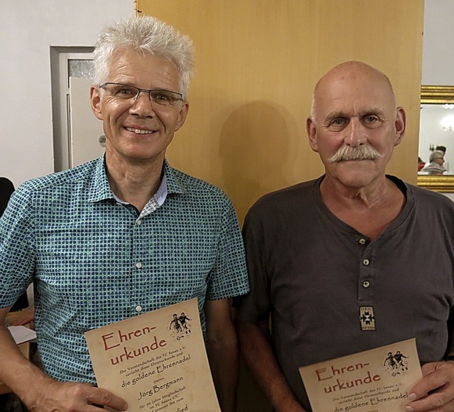 Geehrt fr 50 Jahre Mitgliedschaft: Jrg Bergmann und Helmut Linden  | Foto: Georg Vo