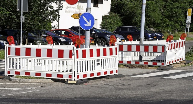 Im Vorfeld der Sanierung der Landesstr... ffnen der Asphaltdecke zu vermeiden.  | Foto:  Andreas Bhm