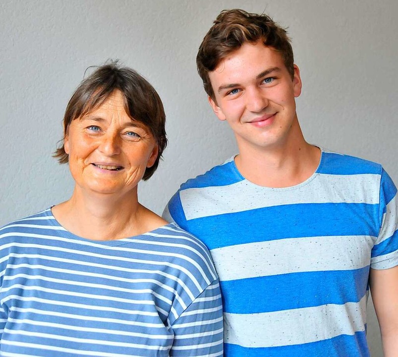 Auf Spurensuche: Sabine Herrle (links) mit ihrem Neffen Lukas Feiler  | Foto: Michael Bamberger