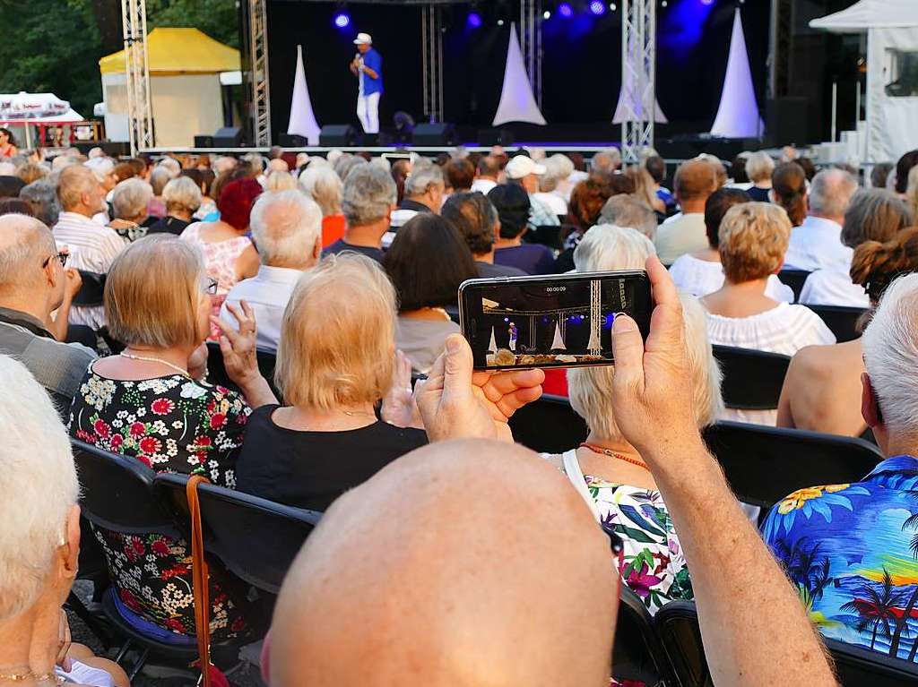 Open-Air-im-Park in Bad Krozingen: Beim Galaabend mit Schlagerstar Semino Rossi und Reiner Kirsten.