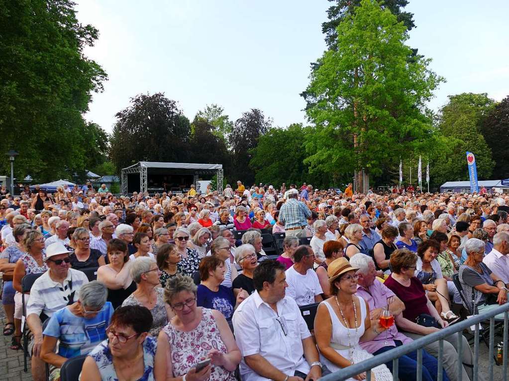 Open-Air-im-Park in Bad Krozingen: Beim Galaabend mit Schlagerstar Semino Rossi und Reiner Kirsten