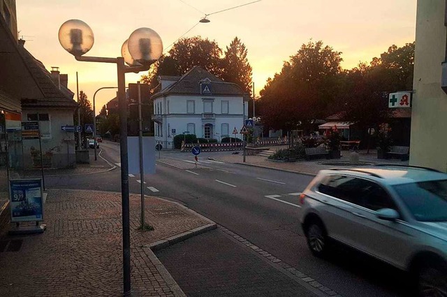 Laternen und Ampeln waren dunkel: Ohne... an den vergangenen zwei Tagen nichts.  | Foto: Sophia Hesser