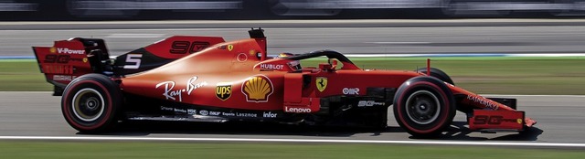 Sebastian Vettel steuert seinen Rennwa...ien Training ber den Hockenheimring.   | Foto: Fabian Sommer (dpa)