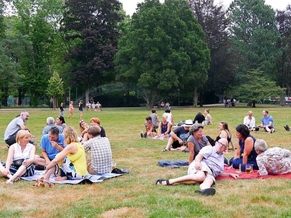 Rock-Legende Manfred Mann konnte mit seiner Earth Band im Bad Krozinger Kurpark nur fnf Songs spielen, dann wurde am Freitag um 21.40 Uhr das Open Air wegen des Gewitters abgebrochen. 2200 Besucher flchteten ins Kurhaus.