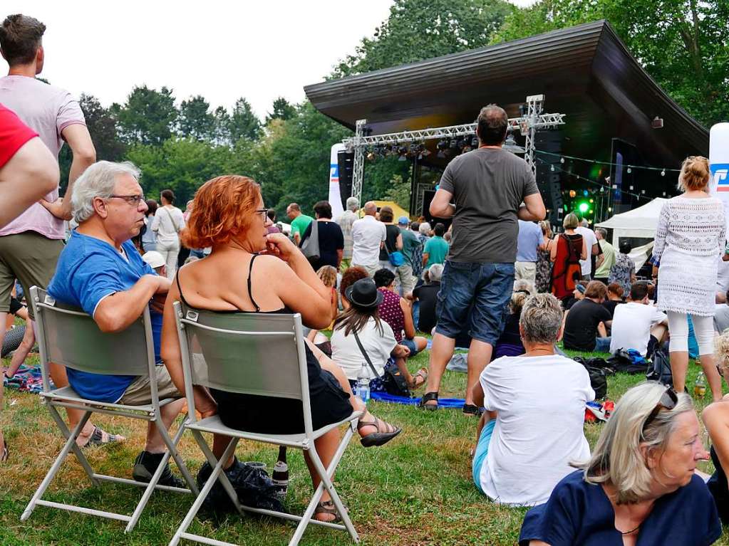 Rock-Legende Manfred Mann konnte mit seiner Earth Band im Bad Krozinger Kurpark nur fnf Songs spielen, dann wurde am Freitag um 21.40 Uhr das Open Air wegen des Gewitters abgebrochen. 2200 Besucher flchteten ins Kurhaus.