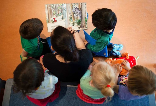 Fr Kinder ber drei Jahren Kindergart...zu finden, wird zunehmend schwieriger.  | Foto: Arno Burgi (dpa)