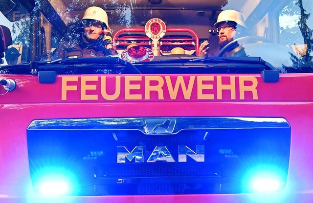 Manchmal geht es auch schnell bei einem Einsatz der Feuerwehr.  | Foto: Carsten Rehder (dpa)