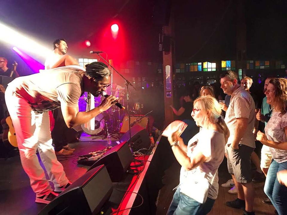Jazzanova prsentieren ihr aktuelles Album im ZMF-Spiegelzelt.  | Foto: Valentin Heneka