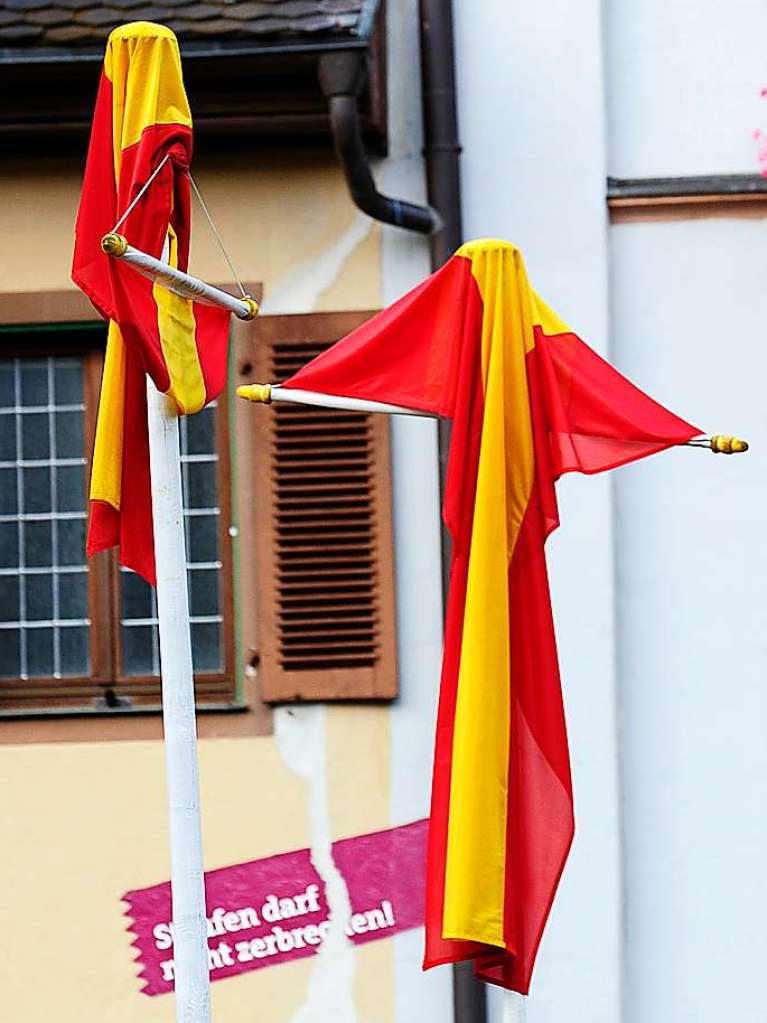 Pnktlich zum Auftakt des Annafestes setzte der Regen ber Staufen ein. Entsprechend gering war anfangs die Zahl. Allmhlich nderte sich das Wetter, Bnke und Tische wurden getrocknet, die Stimmung stieg.