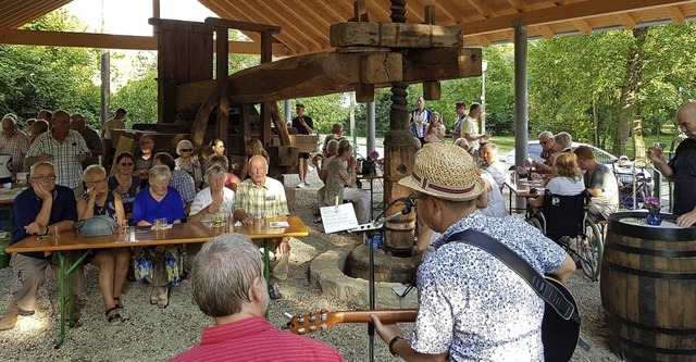 Der Treff an der Trotte mit Musik von ...rs kam bei den Besuchern sehr gut an.   | Foto: Rosa die Nardo