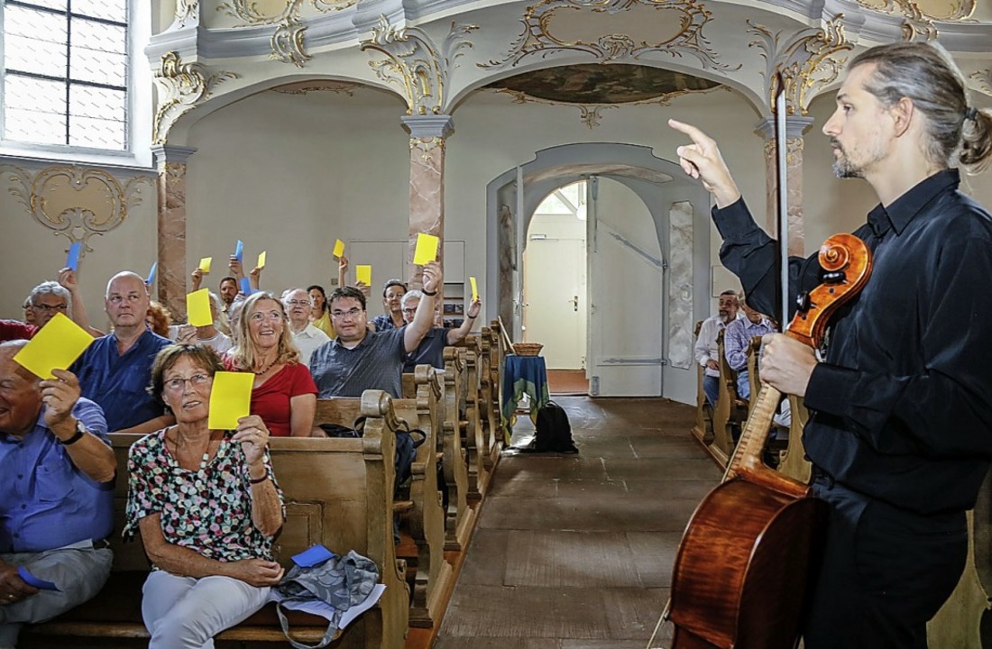 Abstimmen mit gelben Karten: Das Ensem..., spannendes Format einfallen lassen.   | Foto: Sandra Decoux-Kone