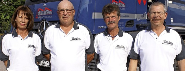 Langjhrige Mitarbeiter der Firma Guge...e sowie  Firmenchef Jrg Gugelberger.   | Foto: Werner Probst