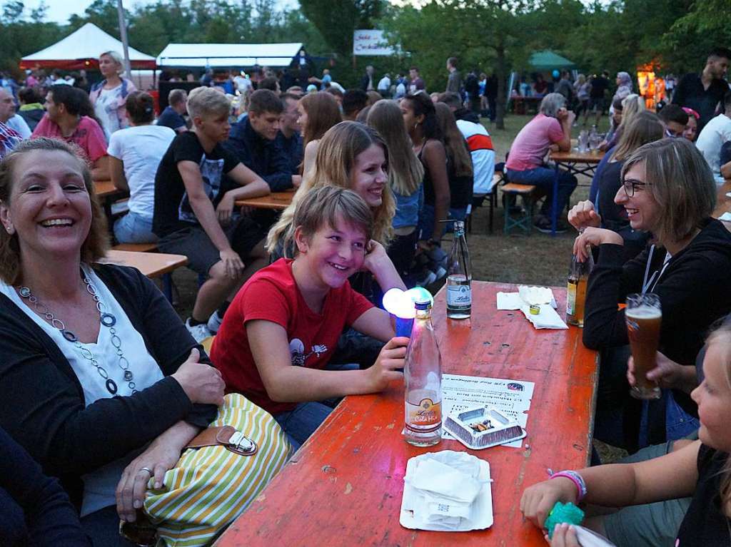 Schne Stimmung und entspannte Atmosphre beim Lichterfest im Kurpark Bad Bellingen.