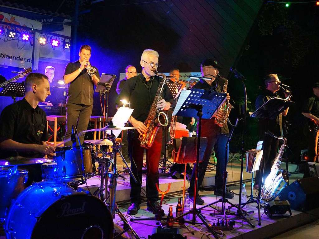 Schne Stimmung und entspannte Atmosphre beim Lichterfest im Kurpark Bad Bellingen.