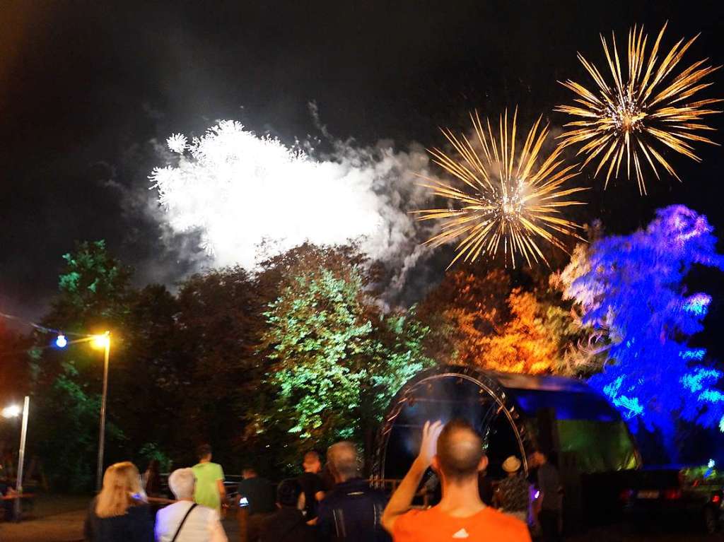 Schne Stimmung und entspannte Atmosphre beim Lichterfest im Kurpark Bad Bellingen.