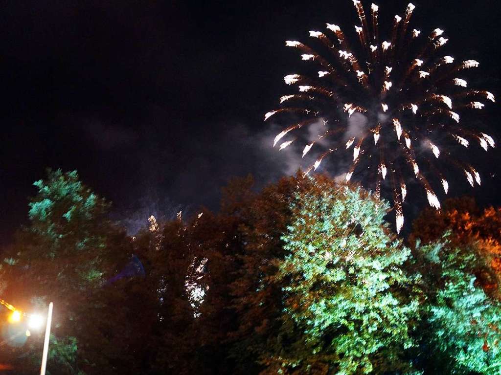 Schne Stimmung und entspannte Atmosphre beim Lichterfest im Kurpark Bad Bellingen.