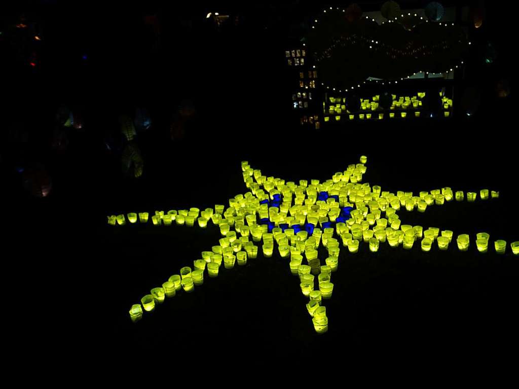 Schne Stimmung und entspannte Atmosphre beim Lichterfest im Kurpark Bad Bellingen.