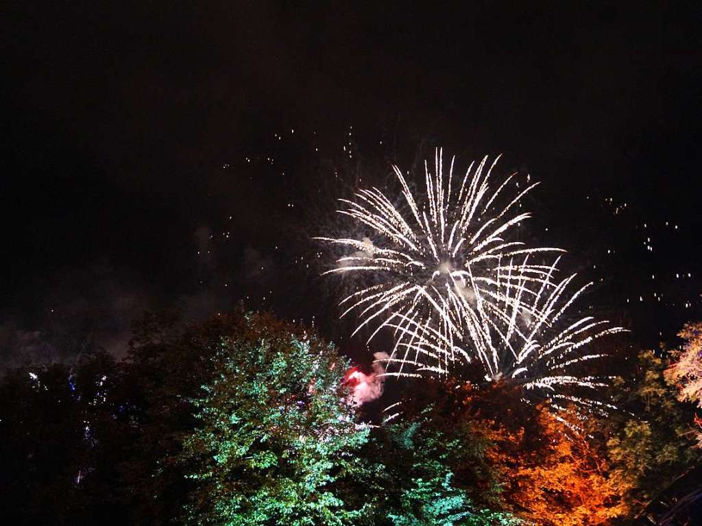 Schne Stimmung und entspannte Atmosphre beim Lichterfest im Kurpark Bad Bellingen.