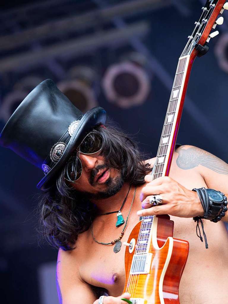 Die Musik von Guns n’ Roses prsentierte die hollndische Tributeband Slash n’ Roses in Vollendung.