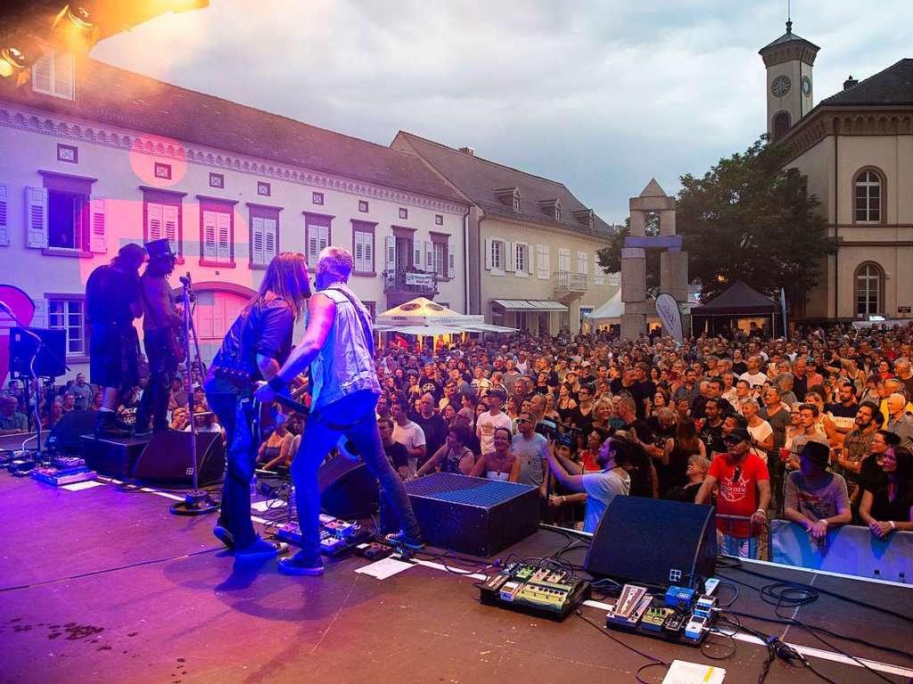 Die Musik von Guns n’ Roses prsentierte die hollndische Tributeband Slash n’ Roses in Vollendung.