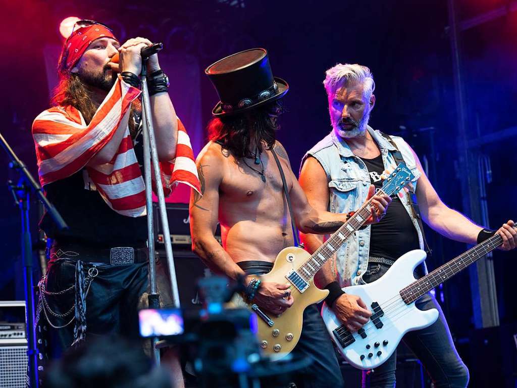 Die Musik von Guns n’ Roses prsentierte die hollndische Tributeband Slash n’ Roses in Vollendung.