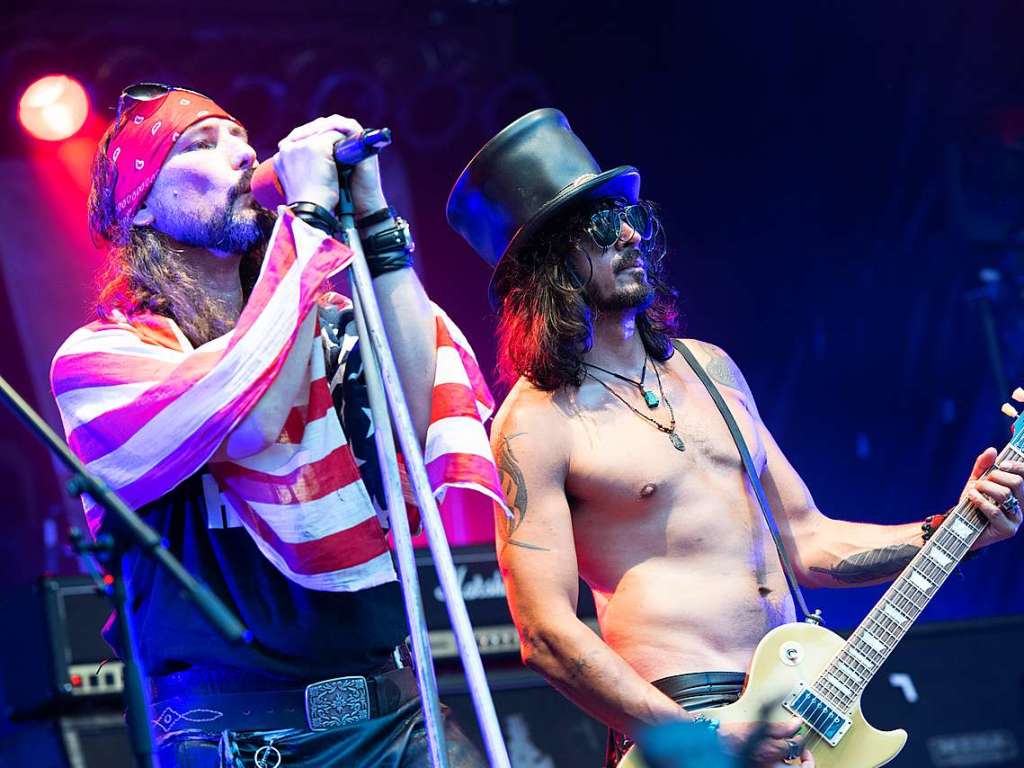 Die Musik von Guns n’ Roses prsentierte die hollndische Tributeband Slash n’ Roses in Vollendung.