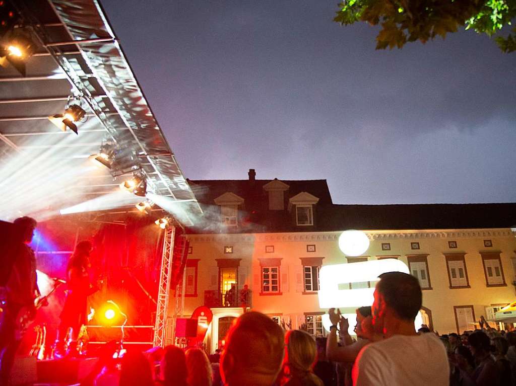 Wetterleuchten und Blitze, dann Regenmassen wie sie nur selnten vorkommen, k ndigten das Unwetter an und beendeten zwangslufig die Covernights in Mllheim.