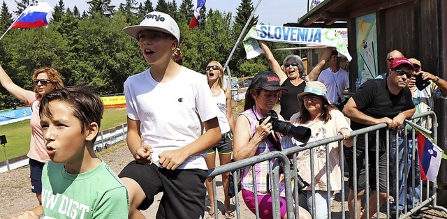 Die slowenischen Fans hatten beim FIS-Youth-Cup Grund zum Jubeln.   | Foto: Maurer