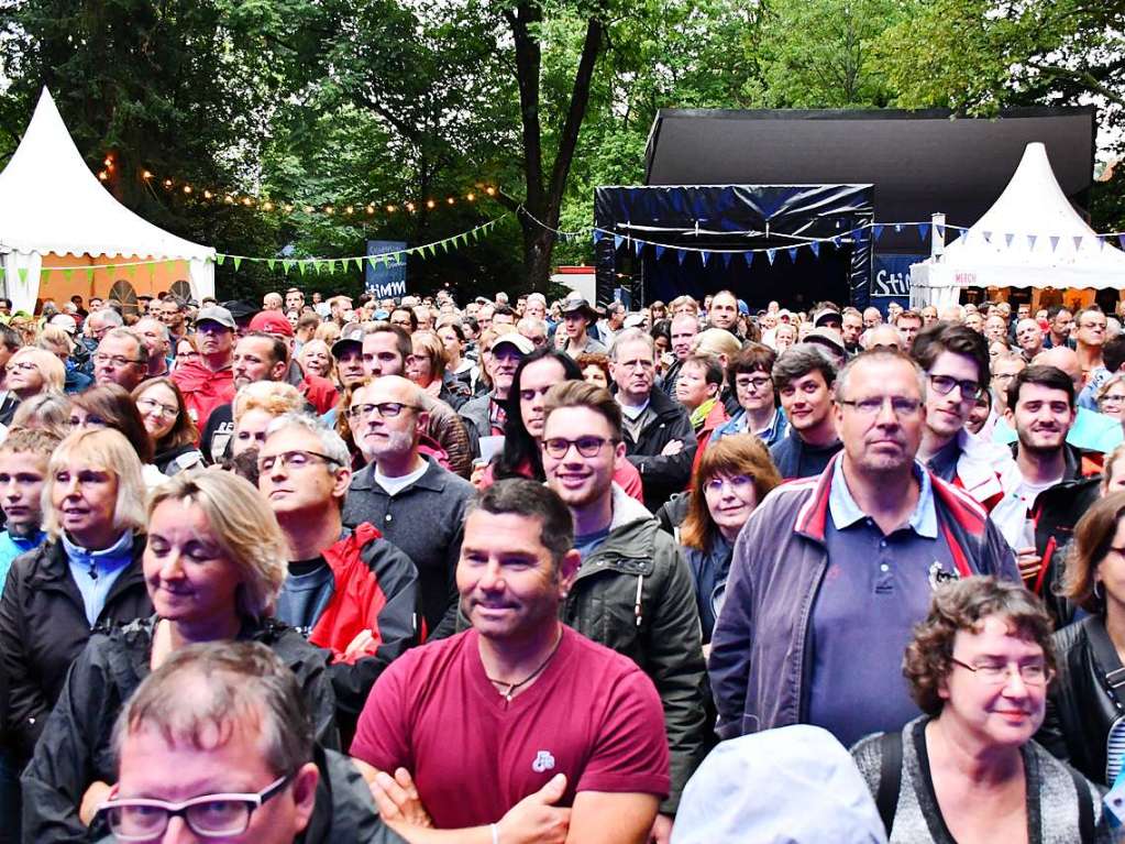 Impression vom Stimmenkonzert von Kiefer Sutherland im Lrracher Rosenfelspark