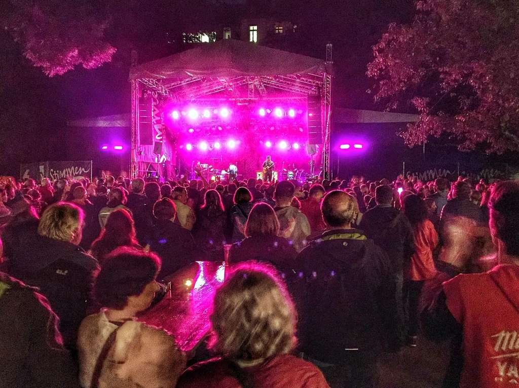 Impression vom Stimmenkonzert von Kiefer Sutherland im Lrracher Rosenfelspark