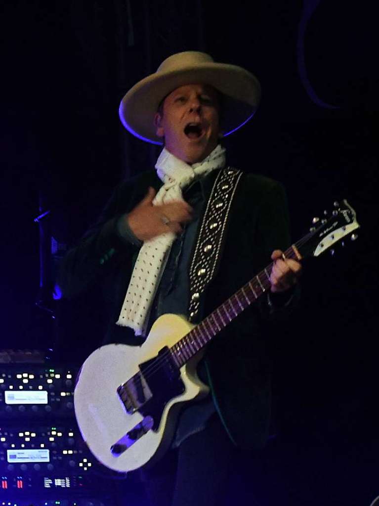 Impression vom Stimmenkonzert von Kiefer Sutherland im Lrracher Rosenfelspark