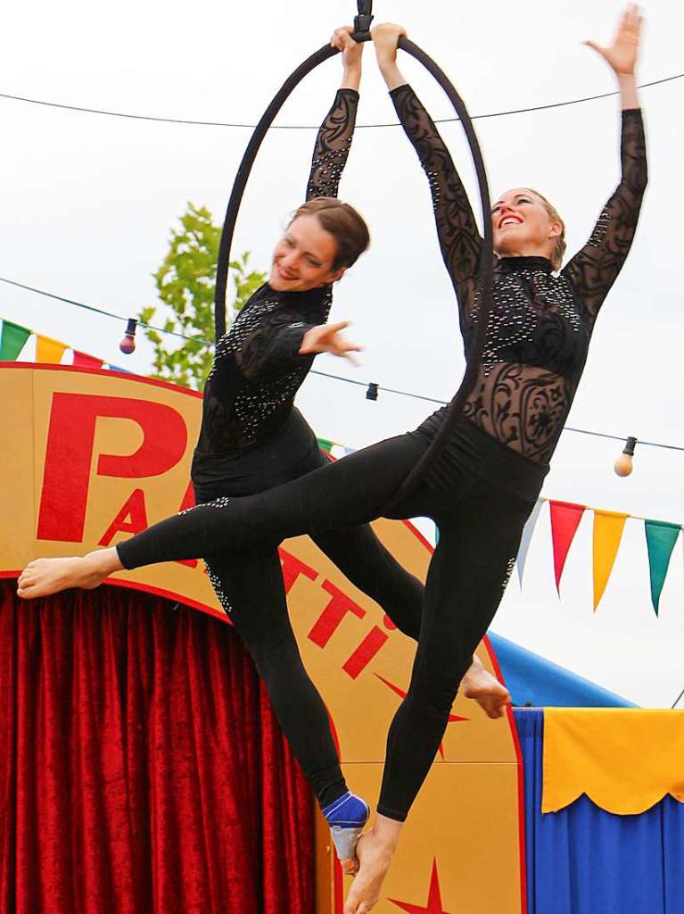 Das Duo Rondo am Reif ber der Manege