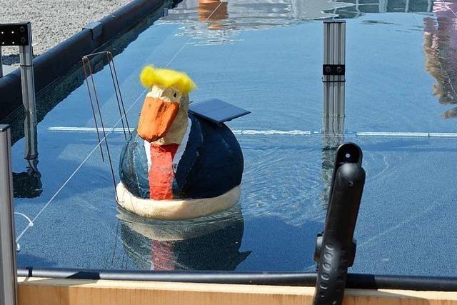 Schüler aus Gundelfingen bauen Solarboot, das aussieht wie Donald Trump