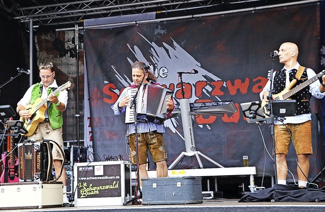 Znftig ist auch das Programm der gut ...&#8220; auf der Bhne am Schlossplatz.  | Foto: Martha Weishaar