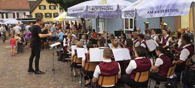 Zum ersten Mal fand in Btzingen das S...zern und untersttzt vom Musikverein.   | Foto: Mario Schneberg