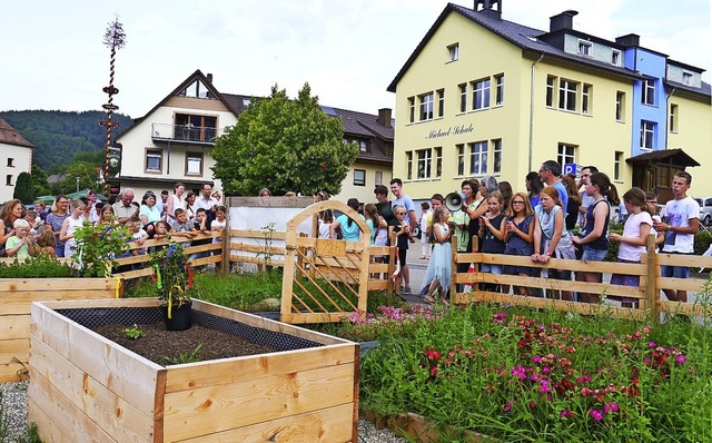 Kurz vor den Ferien wurde in Oberried der neue Schulgarten eingeweiht.  | Foto: Barbara Riess