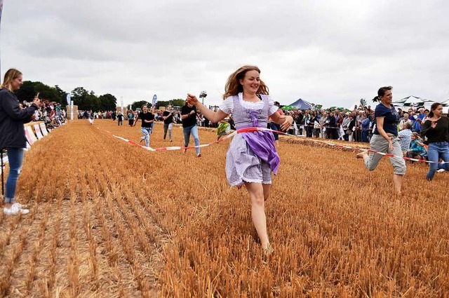 Jarin Heinike siegte bei den Damen &#8211; im Dirndl.  | Foto: heidt