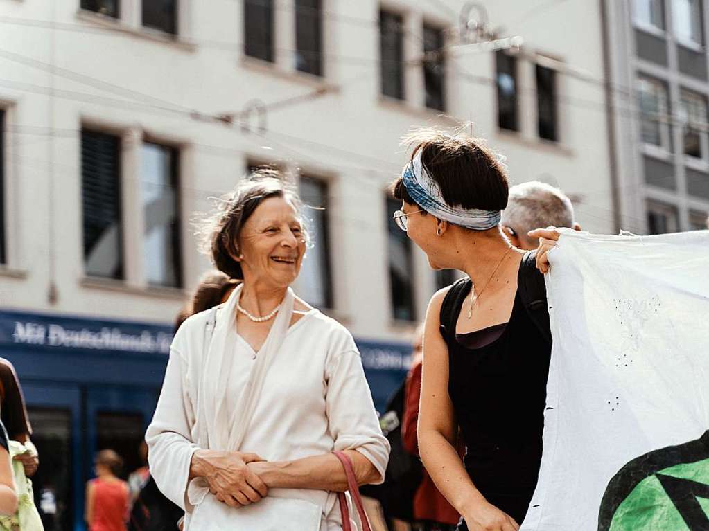 Aktion von Extinction Rebellion Freiburg auf der KaJo im Rahmen des #worldovershootday: