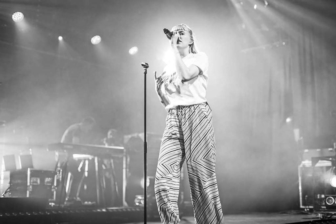 Lea im Zirkuszelt auf dem ZMF  | Foto: Carlotta Huber