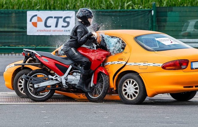 Crashtest whrend der Studie  | Foto: Guido Kirchner (dpa)