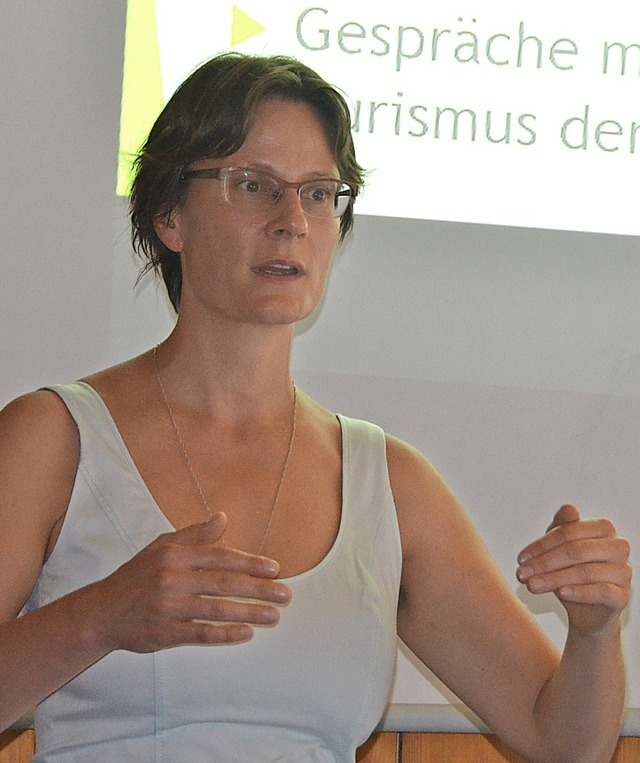 Katja Oomen-Welke stellte das Projekt Kur- und Heilwald vor.  | Foto: Christiane Sahli