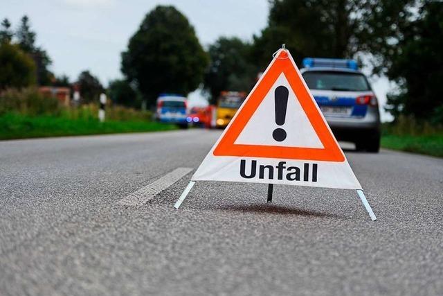 Langer Stau nach Unfall auf der Autobahn A 5