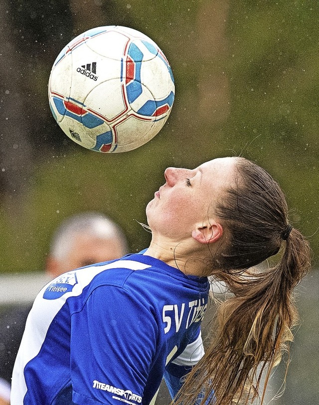 Ballzauber von Corinna Gfrrer vom SV ...ber, mit dem Spiel beim TuS Bonndorf.   | Foto: Wolfgang Scheu