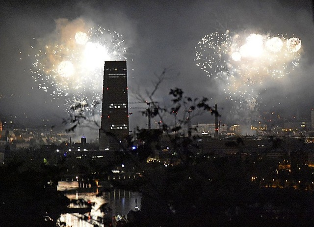 Einen besonderen Blick aufs Feuerwerk hat man vom Hornfelsen.  | Foto: Heinz und Monika Vollmar