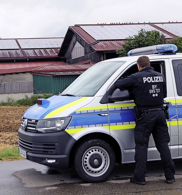 Der Milchvieh-Grobetrieb im Landkreis Unterallgu wurde durchsucht.  | Foto: Benjamin Liss (dpa)