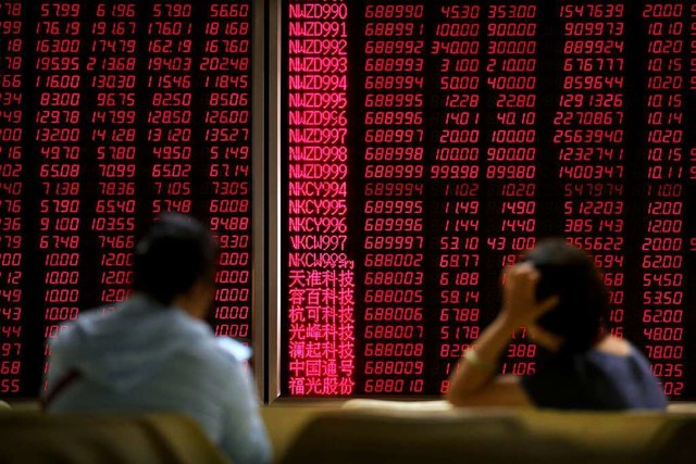 Chinesische Investoren beobachten die ...d droht Peking mit weiteren Schritten.  | Foto: Mark Schiefelbein (dpa)