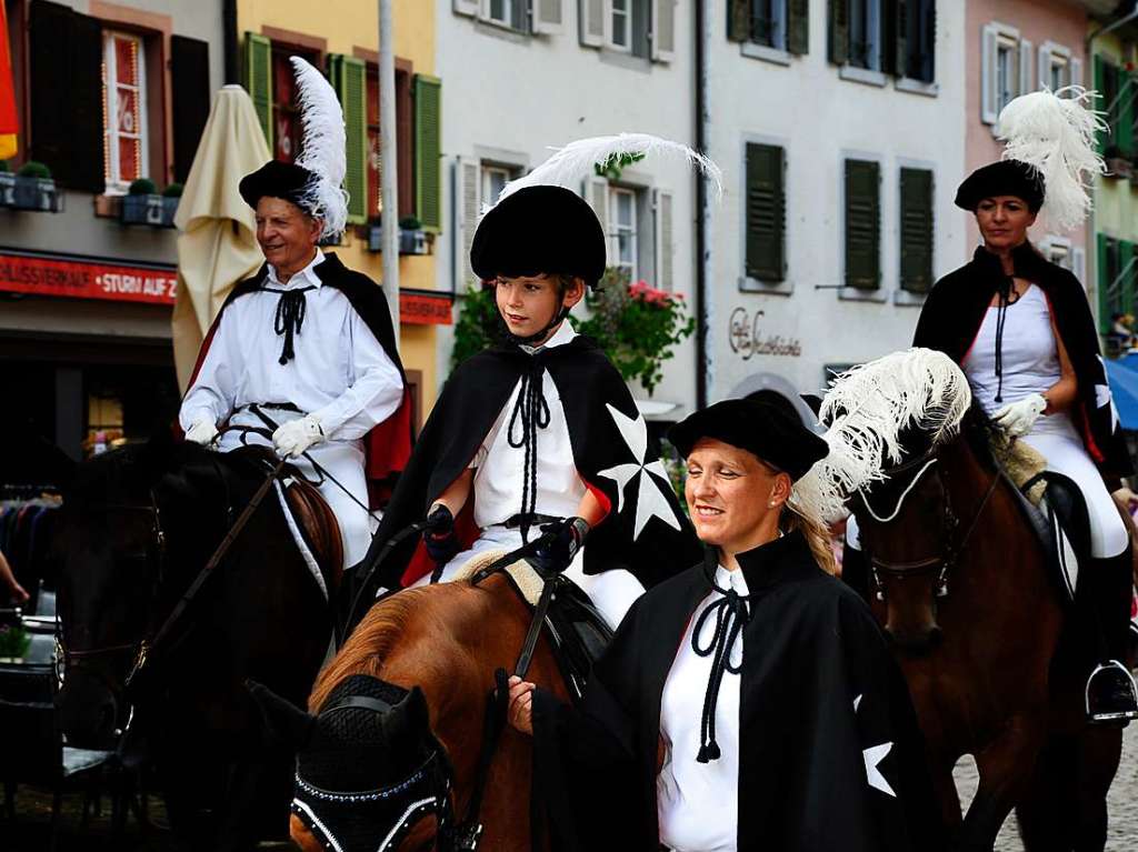 Mit Umzug und Krnung der neuen Markgrfler Weinprinzessin Jessica Himmelsbach ging es am Freitag los. Noch bis Montag hat das Weinfest in Staufen geffnet.